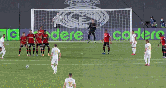 华子空砍25分米切尔28+8 莫布利24分骑士复仇森林狼