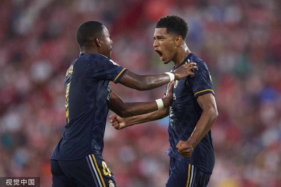 [NBA]哈登手感火热 外线三分手起刀落