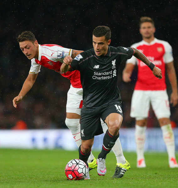 拉菲尼亚梅开二度，巴萨逆转皇马夺西超杯冠军