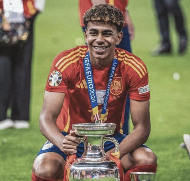 爆了！詹皇暂停斜眼瞪队友，这表情连东契奇都顶不住，何况是顿宝呢？